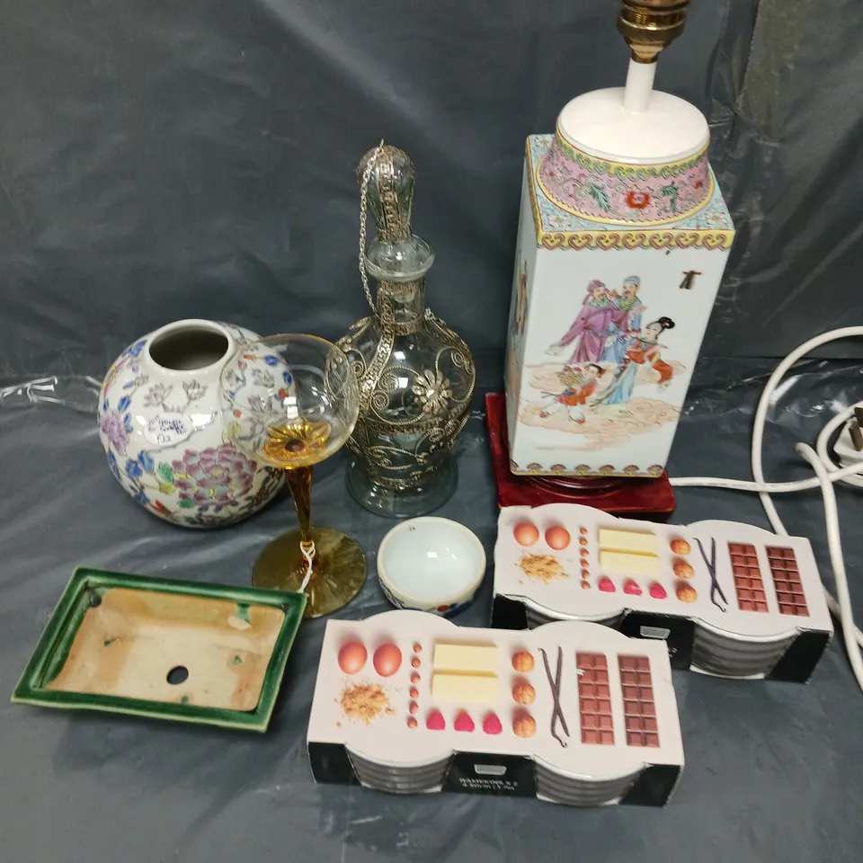 APPROXIMATELY 8 ASSORTED POTTERY PRODUCTS FROM VARIOUS MAKERS - COLLECTION ONLY	