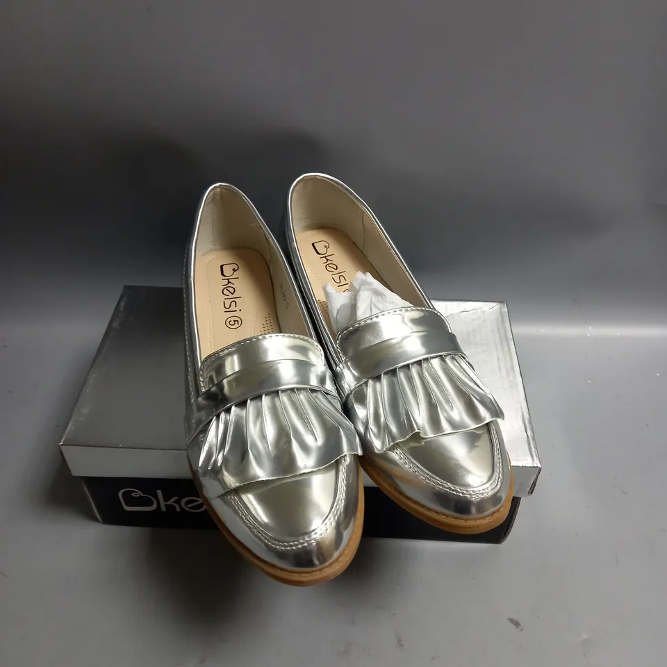BOXED KELSI LADIES FLAT SILVER BROGUES. SIZE 5