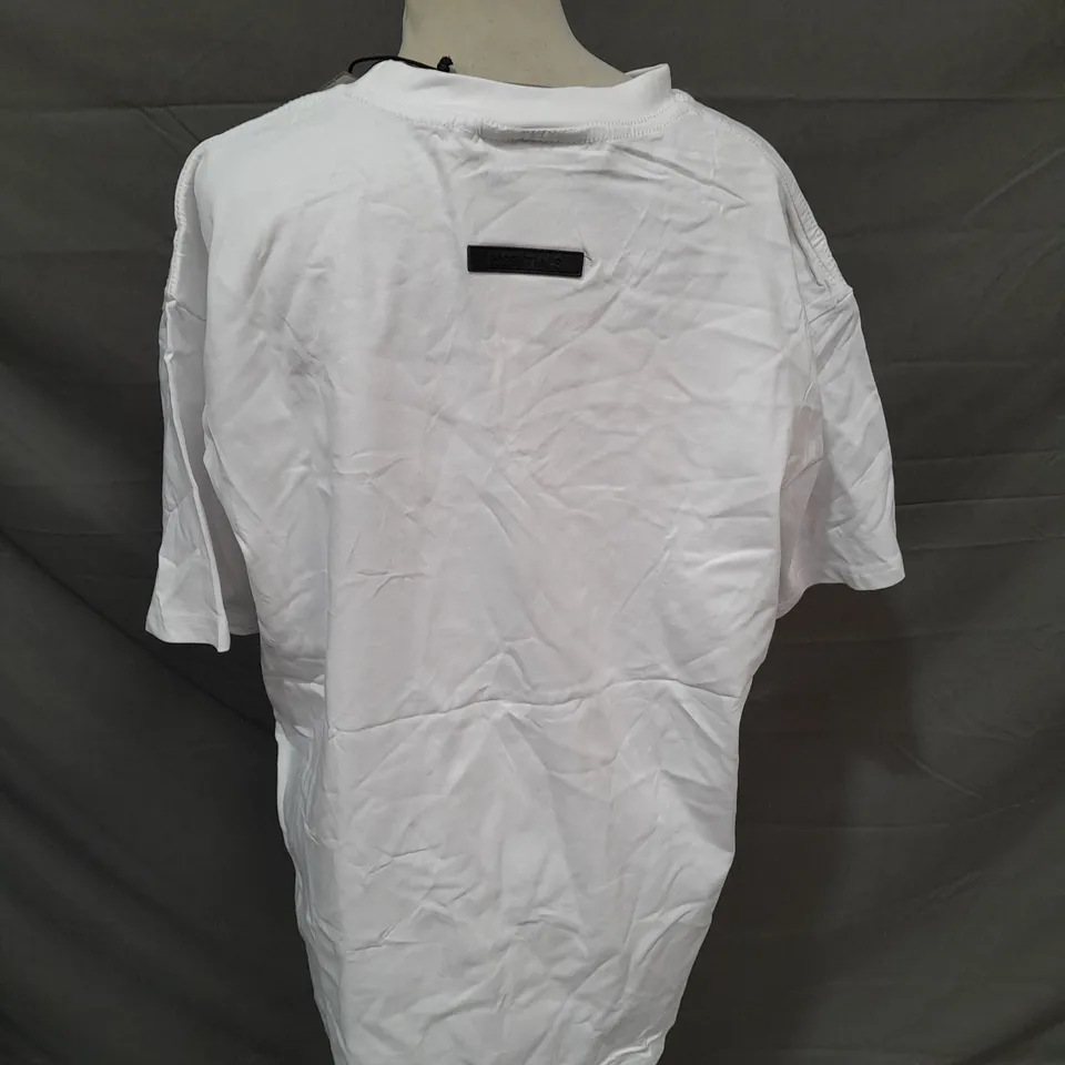 ESSENTIALS WHITE T-SHIRT - MEDIUM