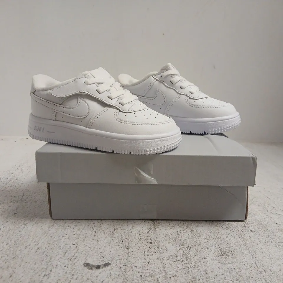 BOXED PAIR OF NIKE KID'S FORCE 1 LOW KID'S TRAINERS IN WHITE SIZE 8.5