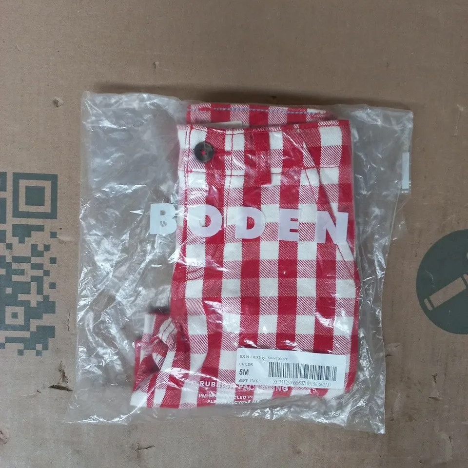 BAGGED BODEN SMART CHECK SHORTS IN RED/CREAM SIZE 3-4 YEARS