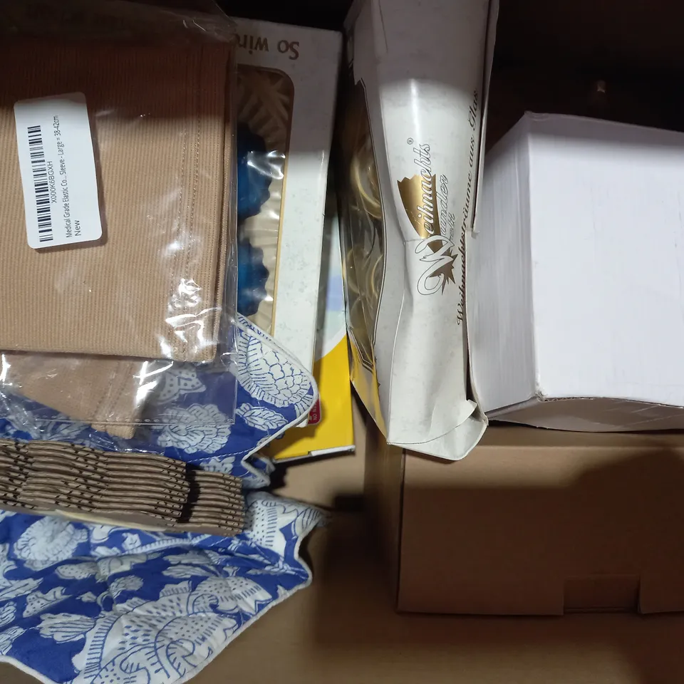 BOX OF APPROXIMATELY 10 ASSORTED HOUSEHOLD ITEMS TO INCLUDE DESIGNER KNITTING YARN, FESTIVE DECORATIVE BAUBLES, ETC