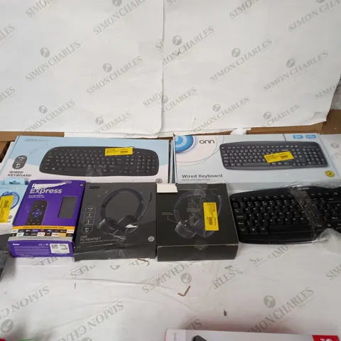LOT OF APPROXIMATELY 5 ASSORTED ELECTRICAL ITEMS TO INCLUDE ASDATECH WIRED KEYBOARD, USB PC HEADSET, AND WIRELESS CHARGING PAD ETC.