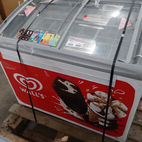 MEDIUM WALL'S ICE CREAM CHEST FREEZER