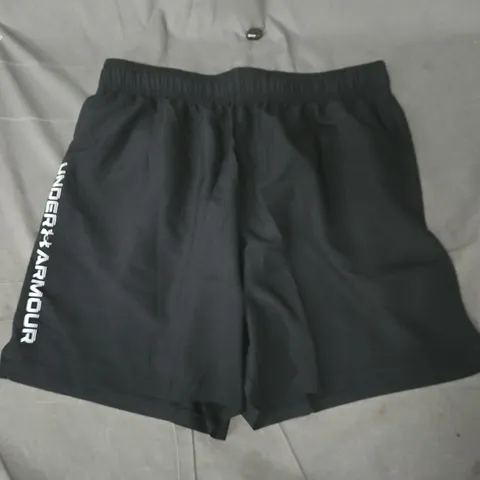 UNDER ARMOUR SHORTS IN BLACK SIZE XL