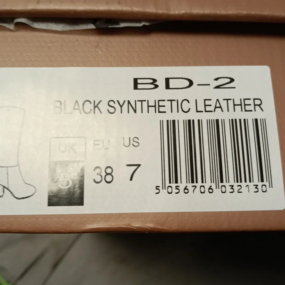 BOXED XY LONDON BLACK SYNTHETIC LEATHER KNEE-HIGH BOOTS – UK 5 (EU 38)