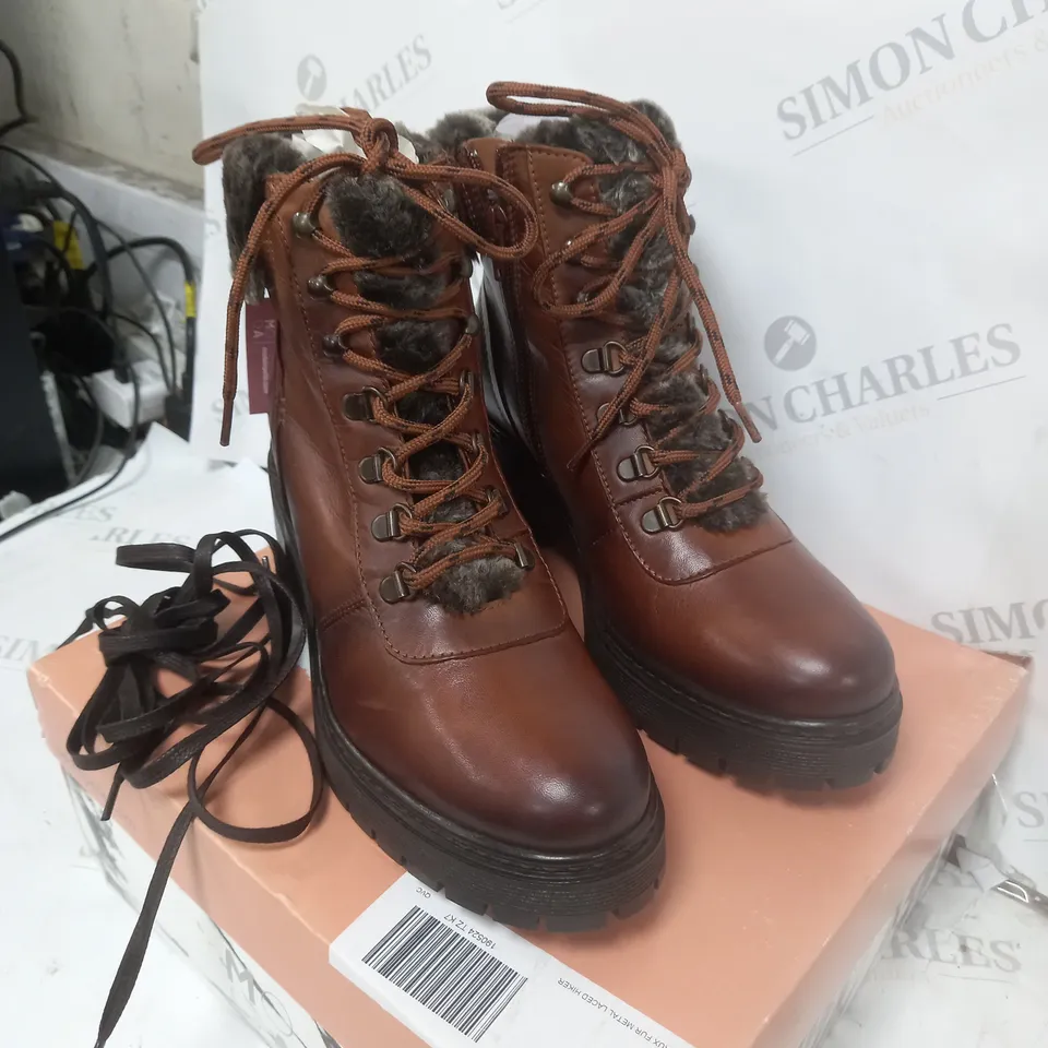 BOXED MODA IN PELLE CHALOTT TAN LEATHER LACED BOOTS SIZE 7