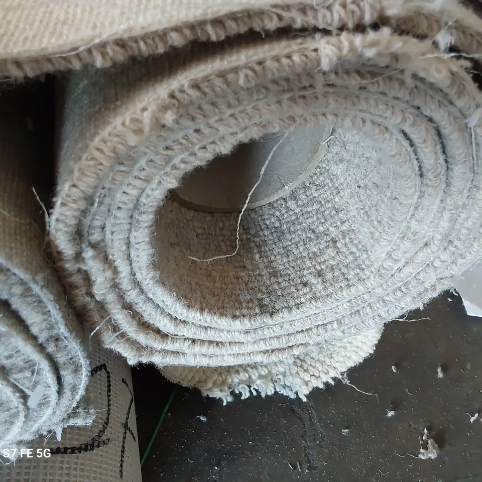 ROLL OF QUALITY BREEDS LOOP COTTON CARPET APPROXIMATELY 5M × 2.41M