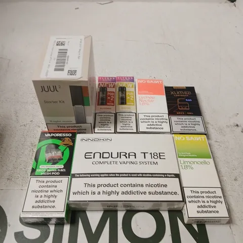 APPROXIMATELY 25 ASSORTED E-CIGARETTE & VAPING ITEMS IN VARIOUS BRANDS TO INCLUDE INNOKIN, JUUL, OXVA ETC 