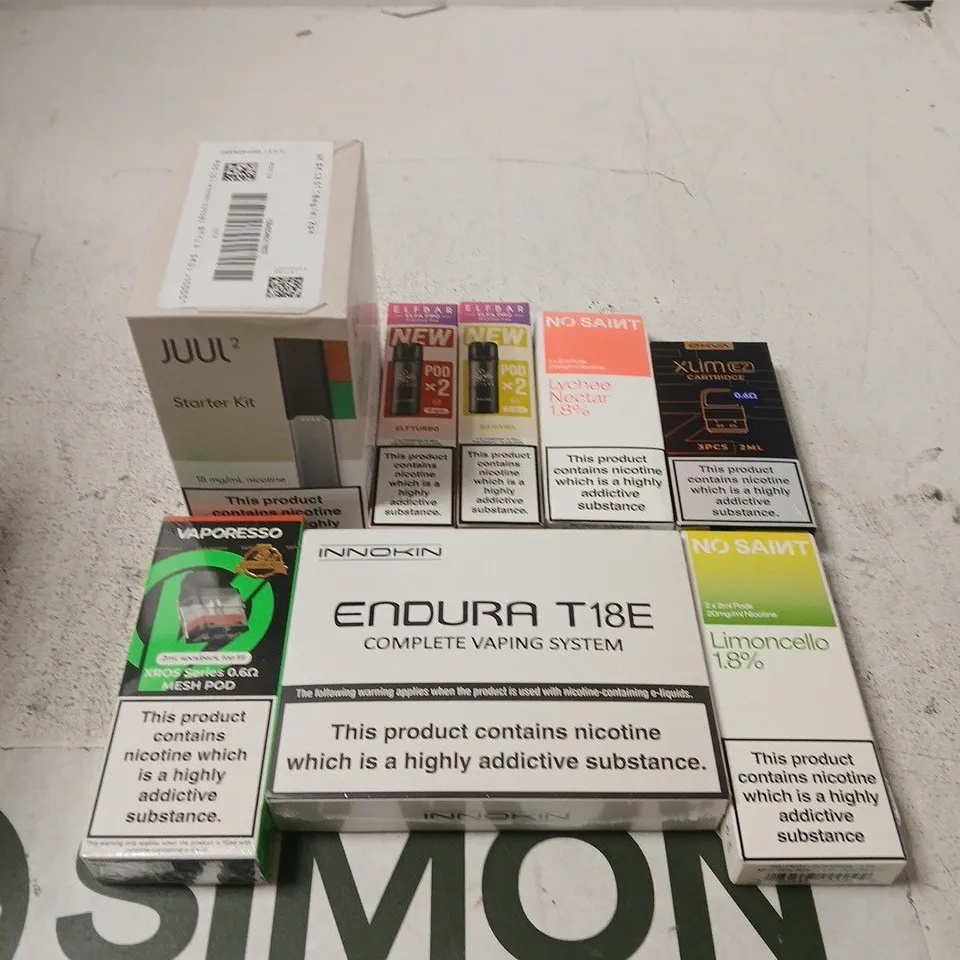 APPROXIMATELY 25 ASSORTED E-CIGARETTE & VAPING ITEMS IN VARIOUS BRANDS TO INCLUDE INNOKIN, JUUL, OXVA ETC 