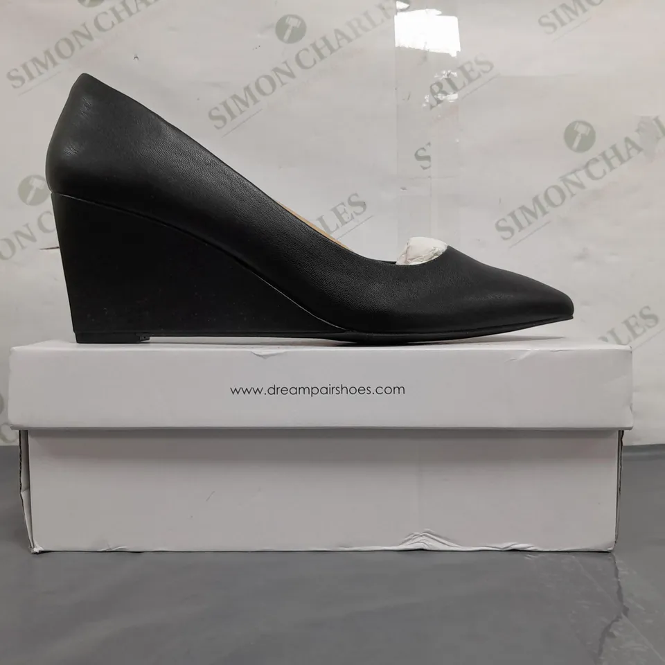 BOXED PAIR OF DREAM PAIRS POINTED TOE SLIP-ON WEDGES IN BLACK UK SIZE 9