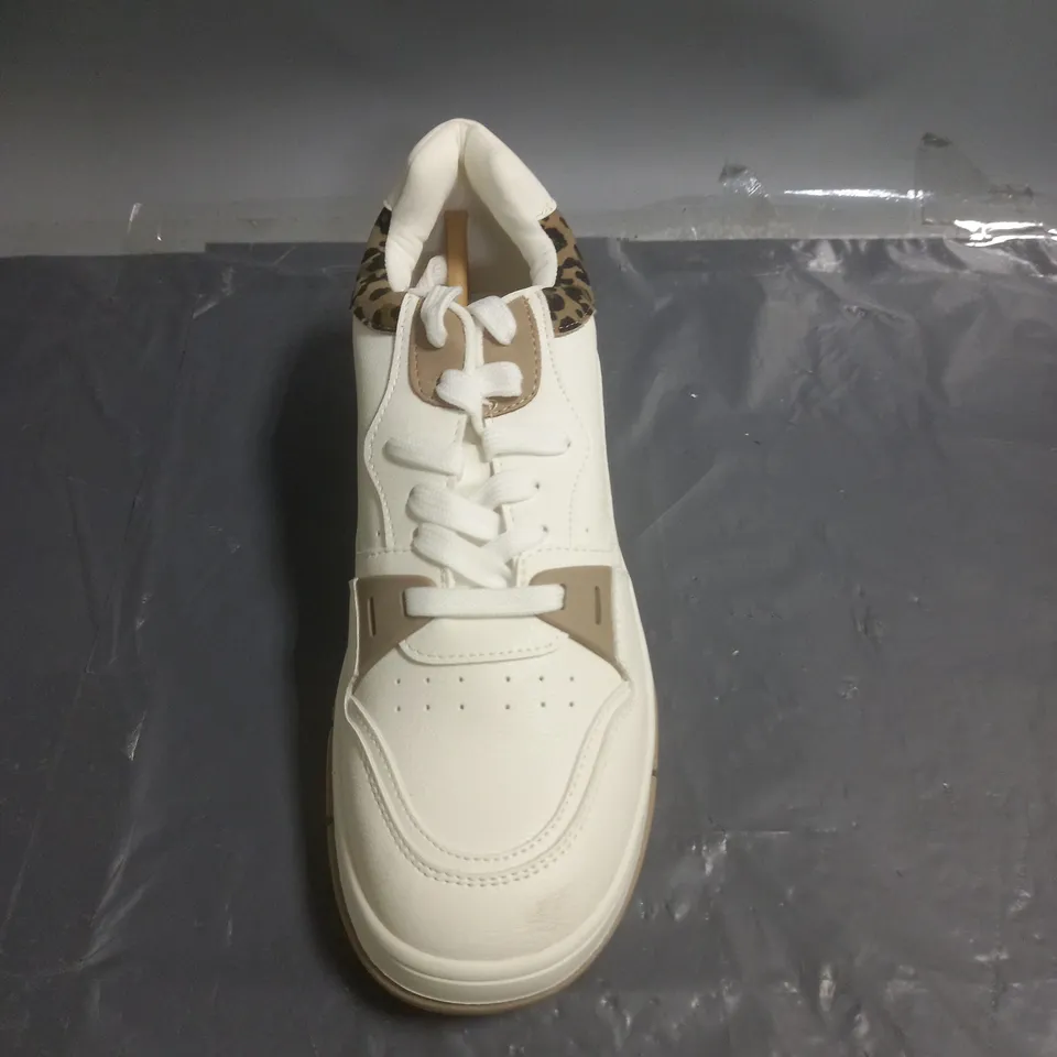NEW LOOK LADIES WHITE LEOPARD PRINT TRIM TRAINERS SIZE 7