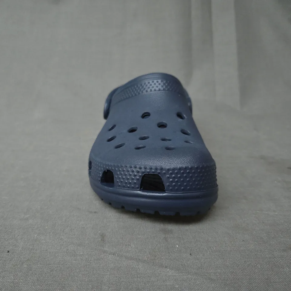 CROCS CLASSIC CLOG K IN NAVY - UK C12