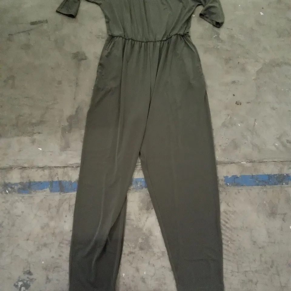 APPROXIMATELY 9 BRAND NEW KIM AND CO KHAKI BODY SUITS EXTRA LARGE