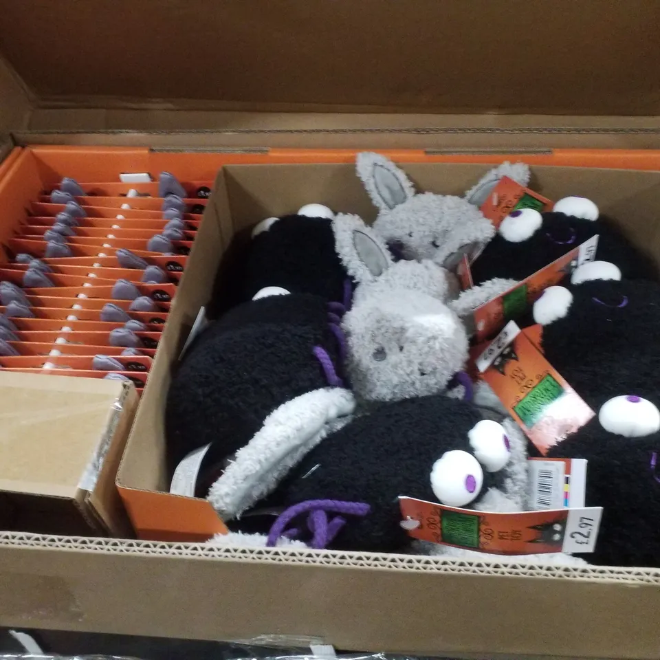 PALLET CONTAINING 4 BOXES OF BRAND NEW HALLOWEEN PET SUPPLIES