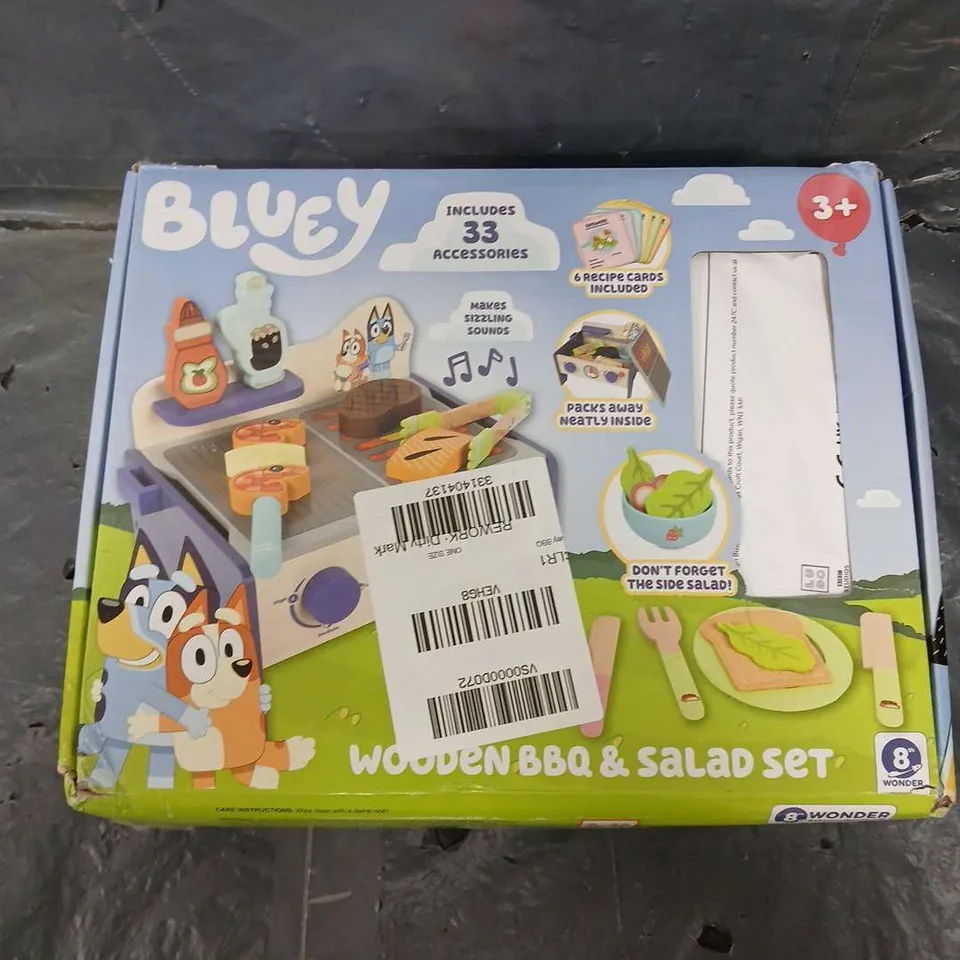 BOXED BLUEY WOODEN BBQ AND SALAD SET