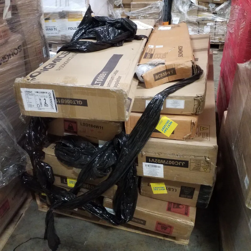 PALLET CONTAINING ASSORTED PRODUCTS INCLUDING ALUMINIUM LADDER, BAMBOO SHELF & DOG CRATE