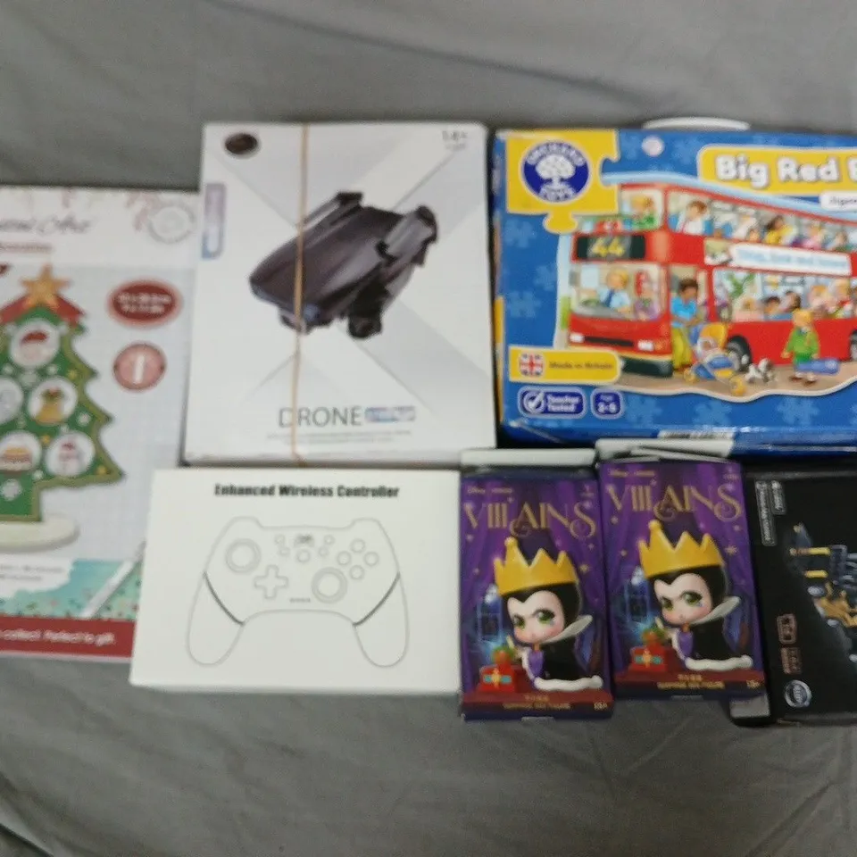 LARGE QUANTITY OF ASSORTED TOYS AND GAMES TO INCLUDE SMART DRONE, BIG RED BUS SET AND DISNEY VILLANS FIGURINES