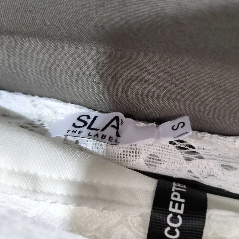 SLA THE LABEL LILA MINI DRESS – WHITE LACE, SIZE S