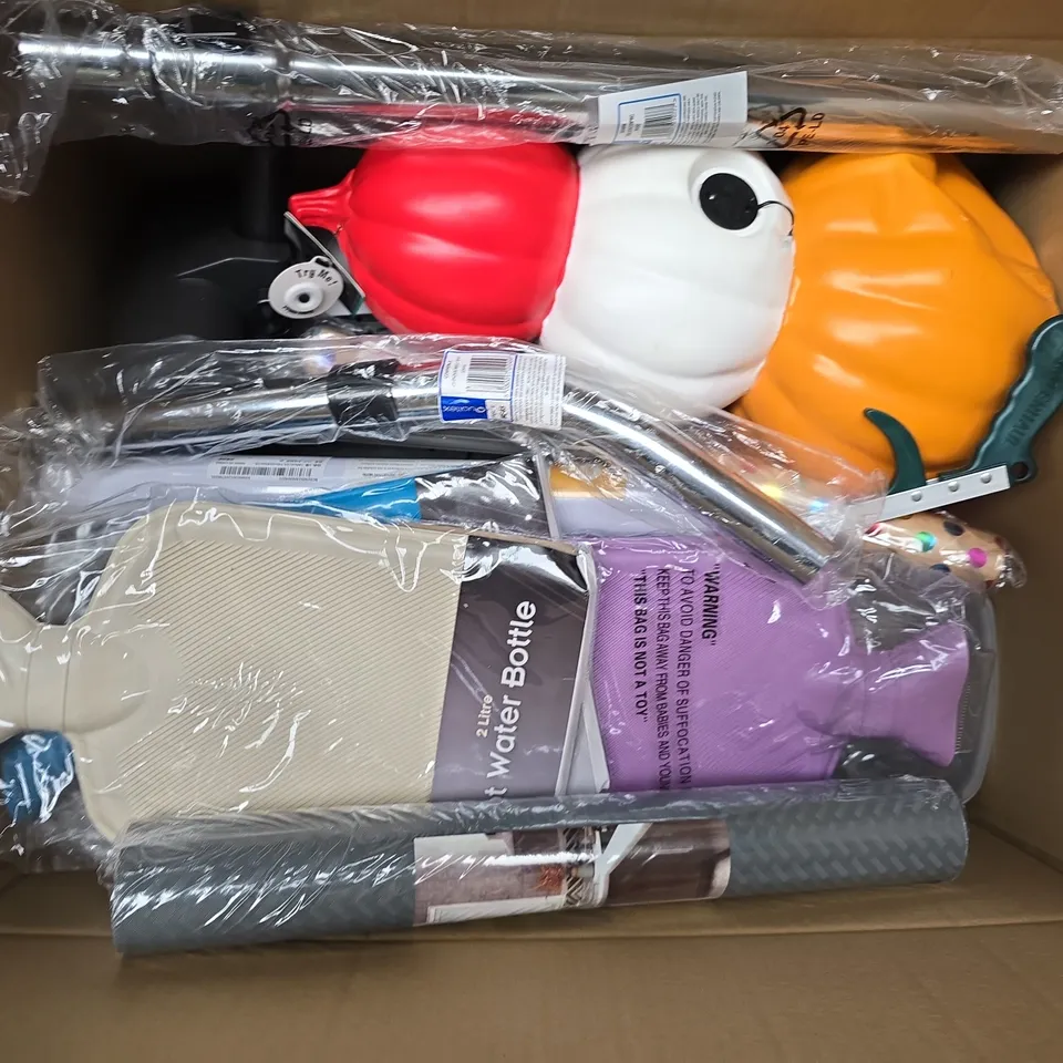 APPROXIMATELY 25 ASSORTED HOUSEHOLD PRODUCTS TO INCLUDE HOT WATER BOTTLES, PROTECTIVE MAT, CHROME BENT END, ETC - COLLECTION ONLY