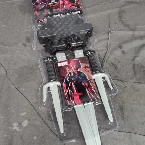 MARVEL DEADPOOL WEAPON KIT