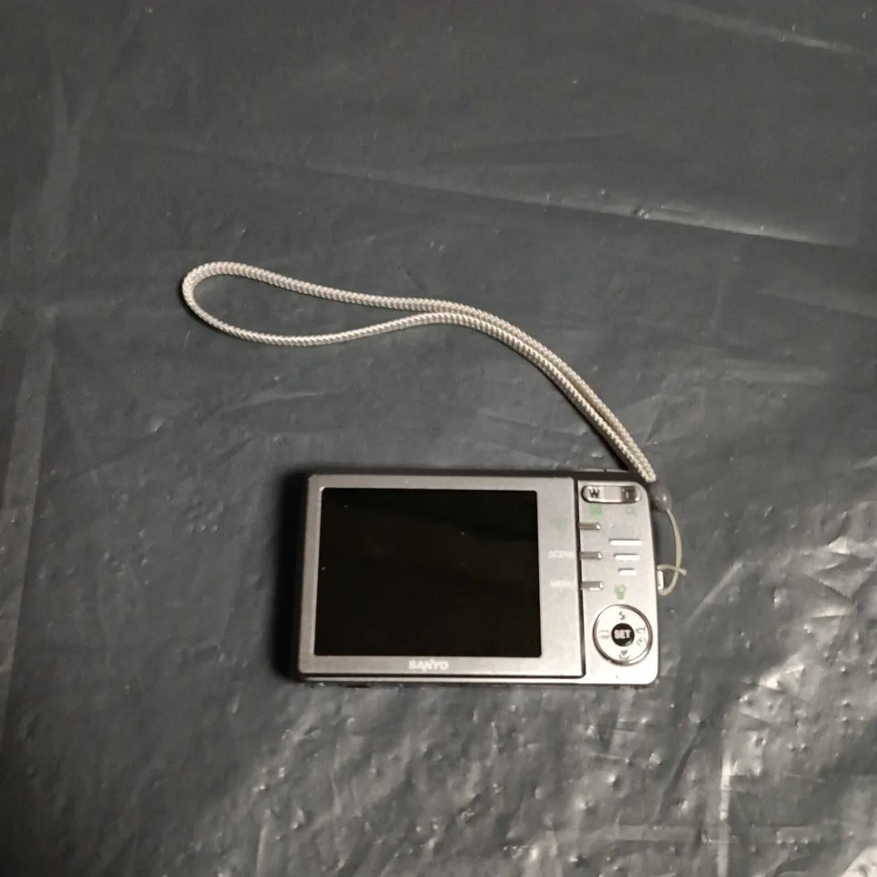 SANYO DIGITAL CAMERA X1220 , 12.1MP, 8X OPTICAL ZOOM