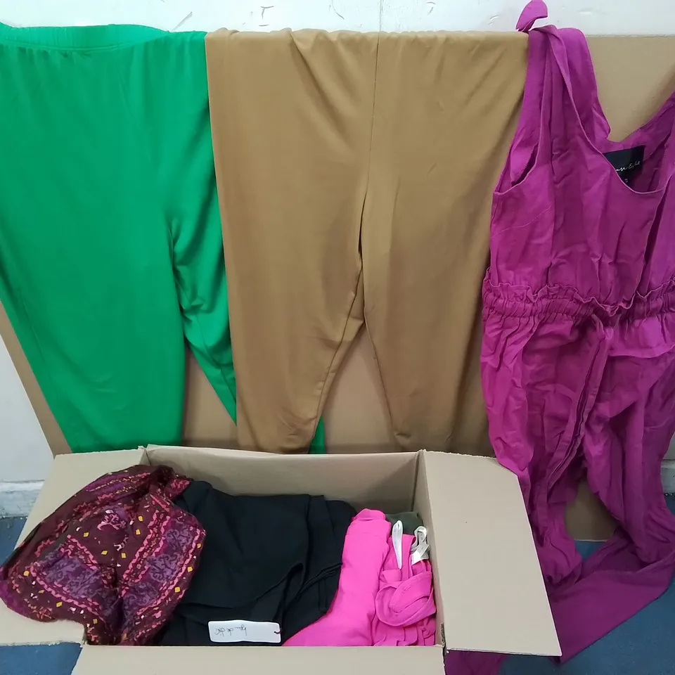 LOT OF ASSORTED CLOTHING ITEMS TO INCLUDE KIM & CO AND PHASE EIGHT - SIZE UNSPECIFIED 