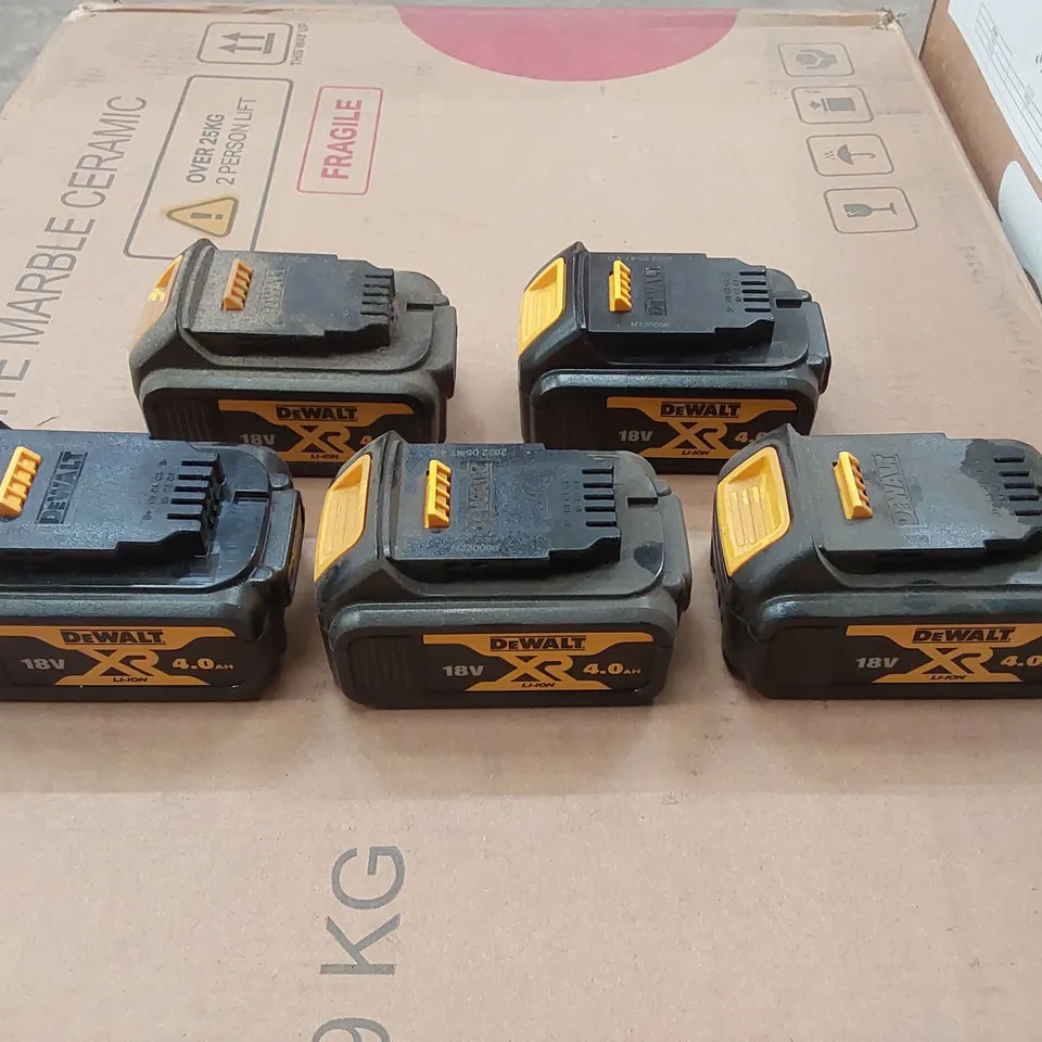 5x DEWALT 18V XR 4.0AH LI-ION BATTERY PACKS (5 ITEMS)