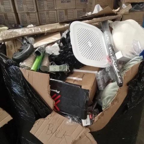 PALLET OF ASSORTED HOUSEHOLD GOODS AND PRODUCTS TO INCLUDE; DISPOSABLE COFFEE CUPS, NUTS AND BOLTS, BAMBOO PADS ETC