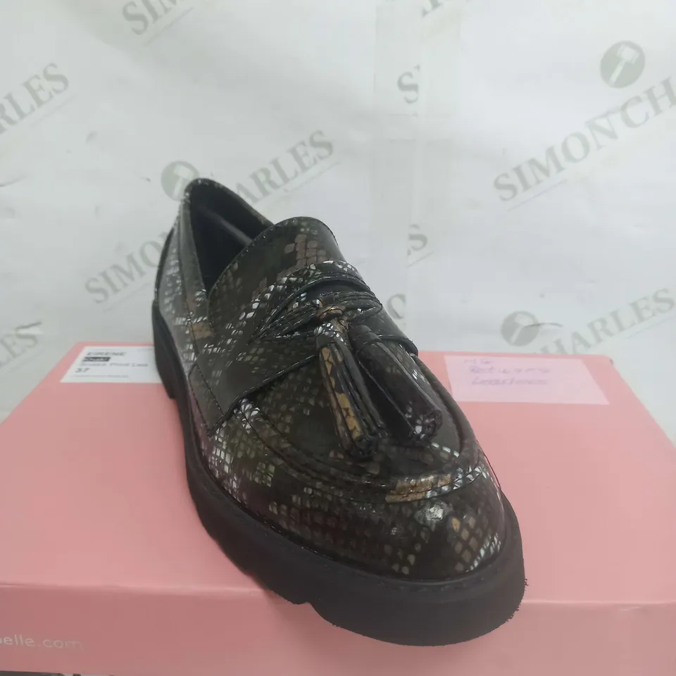 MODA IN PELLE KINSLEY TASSLE LOAFER IN SNAKE SKIN DESIGN SIZE 4