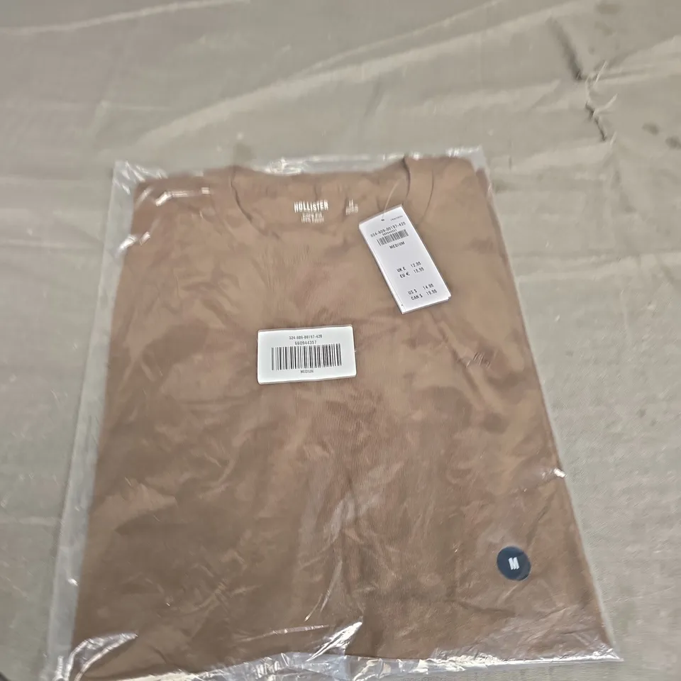 BAGGED HOLLISTER LOGO TEE - SIZE M