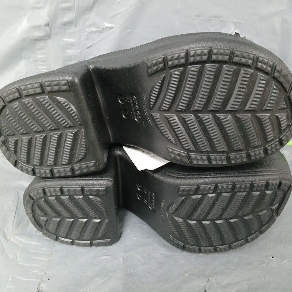 CROCS SIREN CLOGS IN BLACK - M5/W7
