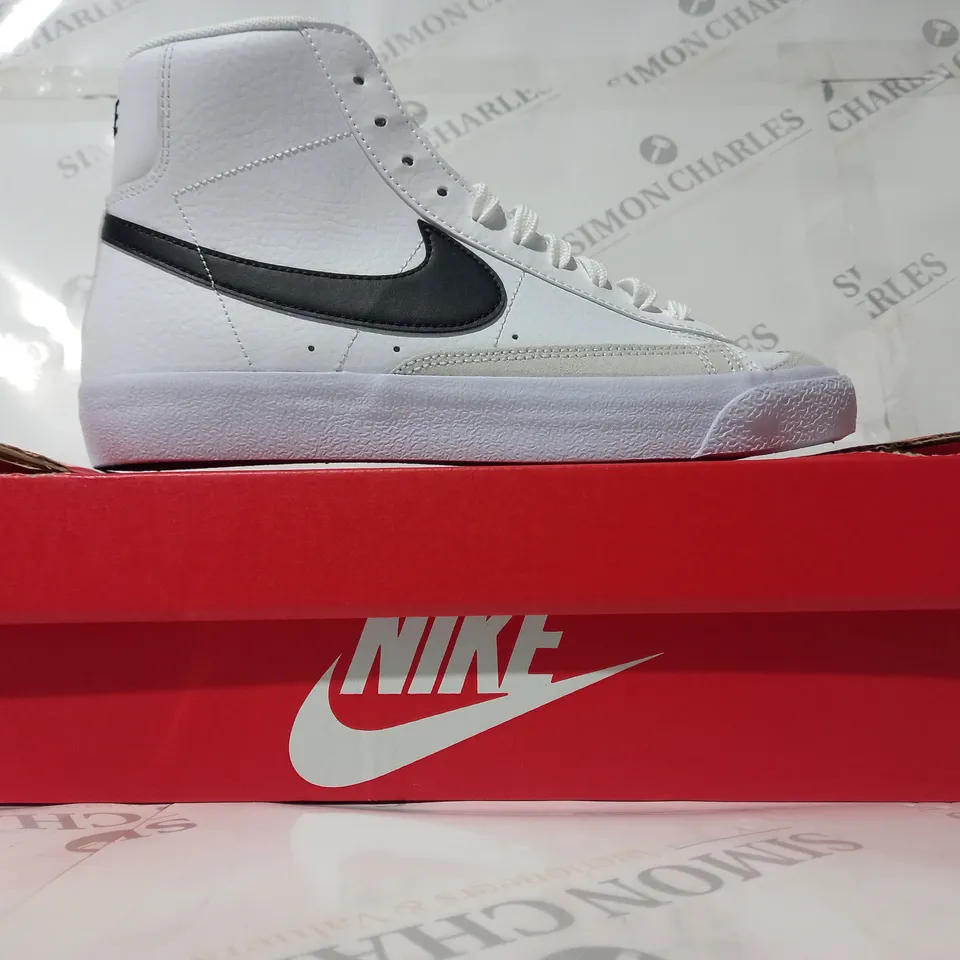 BOXED PAIR OF NIKE BLAZER MID SHOES IN WHITE/BLACK UK SIZE 6