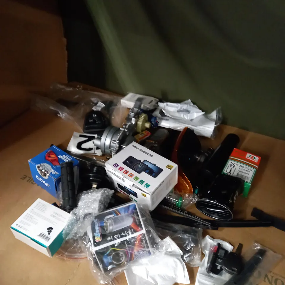 LOT OF APPROX. 40 CAR ITEMS INCLUDING CAR LIGHTS , SPARK PLUGS AND MULTIPLE CAR PARTS