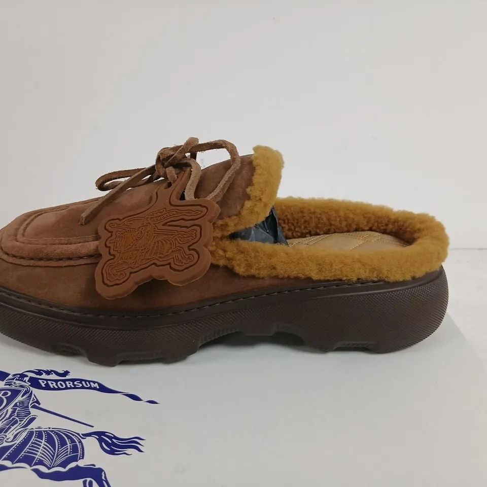 BURBERRY LEATHER SHOE ON RUBBER SOLE – SHEARLING-LINED, UK 9 / EU 43