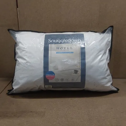 BAGGED PAIR OF SNUGGLEDOWN HOTEL COLLECTION LUXURIOUS COSY PILLOW