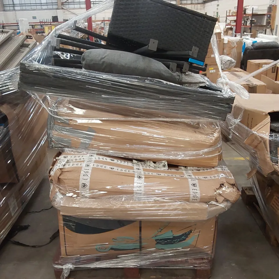 PALLET OF ASSORTED GARDEN AND PATIO FURNITURE PARTS