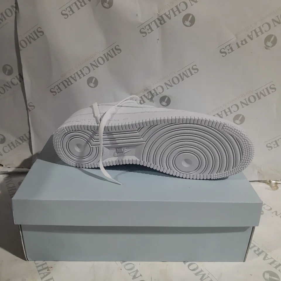 BOXED WHITE AIR FORCE 1 LOWS SIZE 12 
