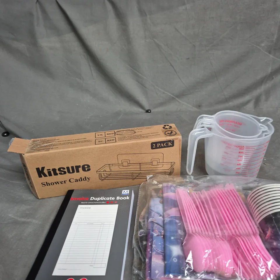APPROXIMATELY 15 ASSORTED HOUSEHOLD ITEMS TO INCLUDE KITSURE SHOWER CADDY, PARTY TABLEWARE AND AN INVOICE DUPLICATE BOOK