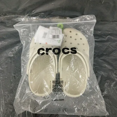BAGGED PAIR OF CROCS CLASSIC CLOG K UK J2