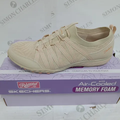 RELAXED FIT SKECHERS AIR COOLED SIZE 6 BEIGE