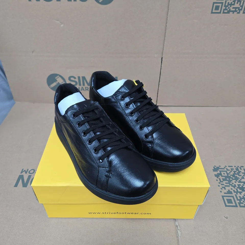 BOXED PAIR OF STRIVE DAKOTA SHOES IN ALL BLACK SIZE UK 5