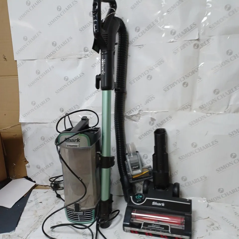 SHARK STRATOS UPRIGHT VACUUM CLEANER WITH PET-TOOL & CAR KIT NZ860UK