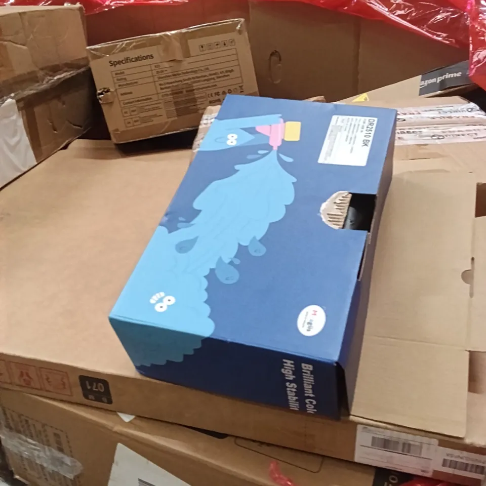 PALLET OF ASSORTED ITEMS INCLUDING - 24" MONITOR FULL HD, SHOWER HEAD, WIRELESS CHARGING STATION 