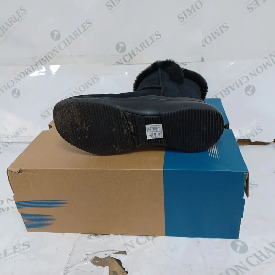 BOXED SKECHERS BLACK ON THE GO BOOTS- SIZE 3.5