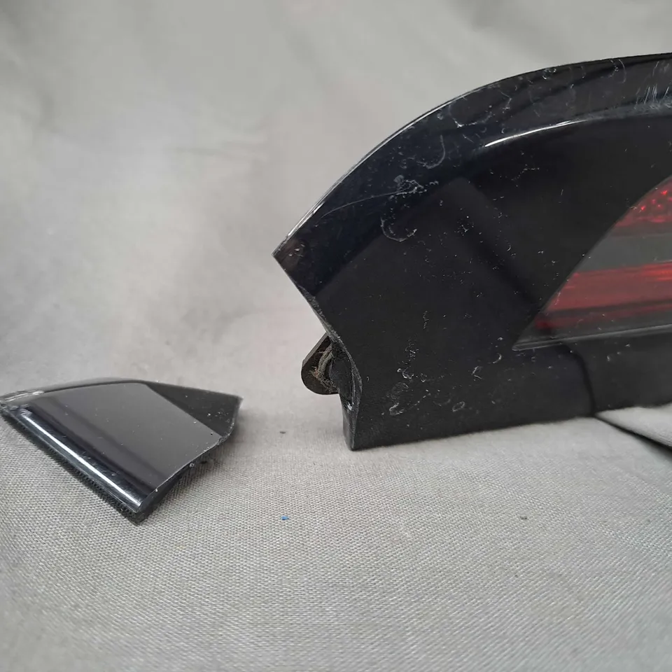 LAND ROVER DEFENDER REAR LIGHT AND HOUSING 