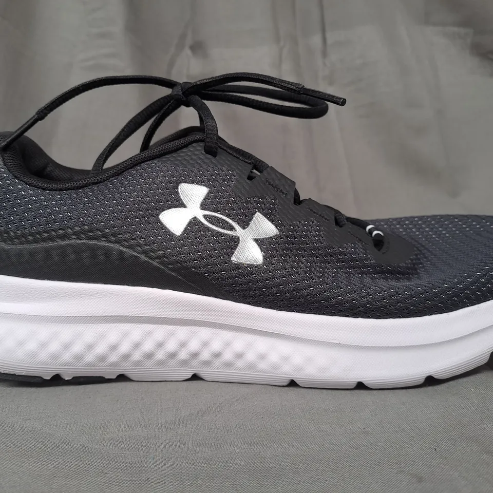PAIR OF UNDER ARMOUR CHARGED IMPULSE SHOES IN BLACK UK SIZE 8.5