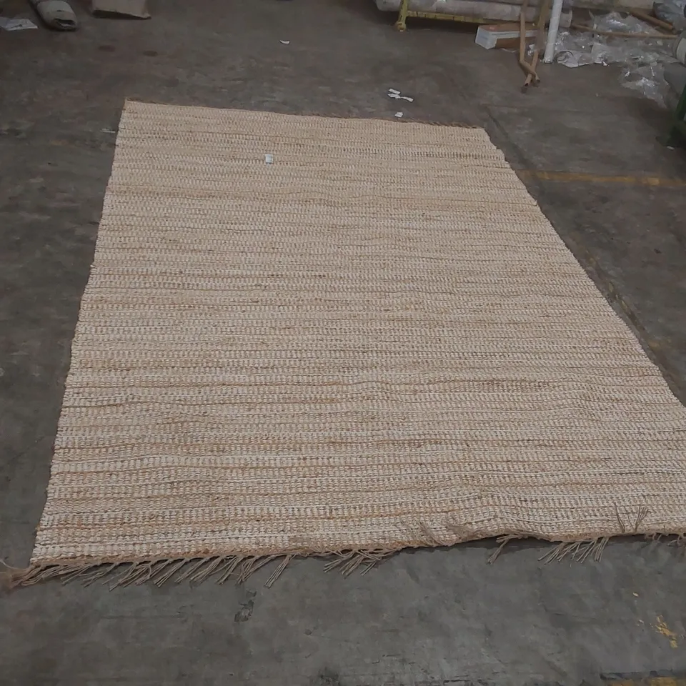 QUALITY DESIGNER RUG - APPROXIMATELY 295 x 203cm