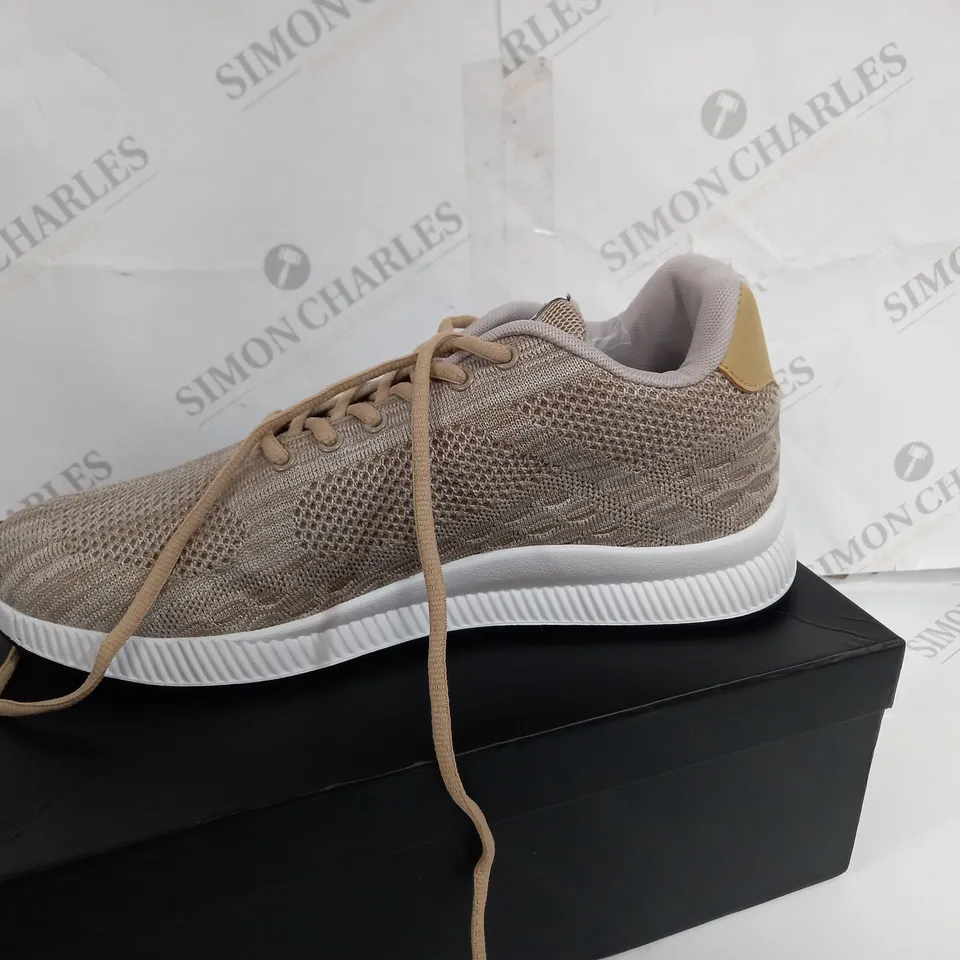BOXED PAIR OF CONZURI BEIGE TRAINERS SIZE 9.5
