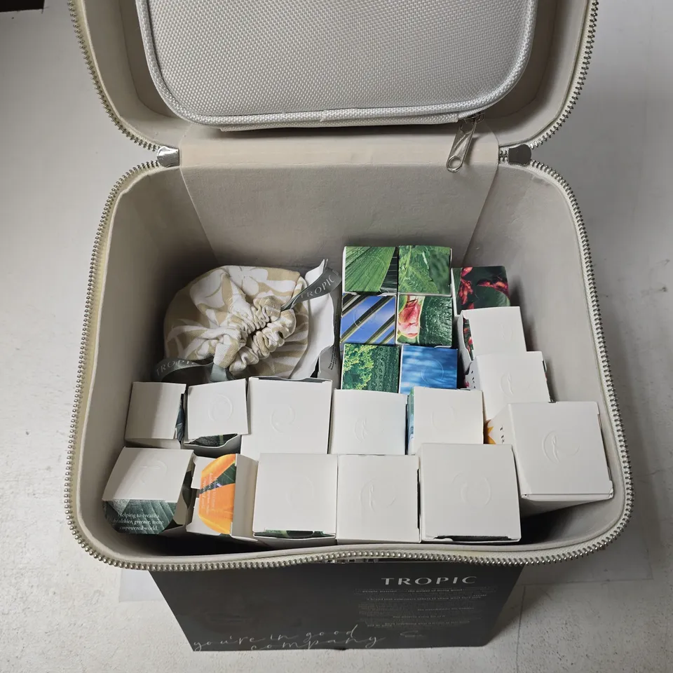 TROPIC GIFT SET IN CASE 20+ ITEMS